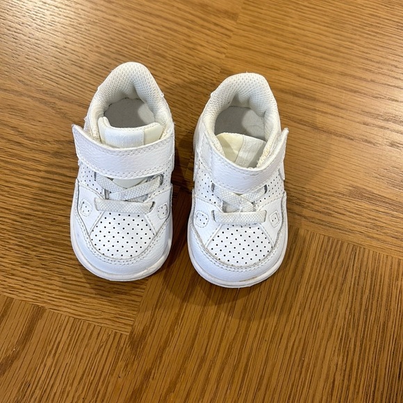 Adorable gender neutral Baby Nike‎ Sneakers - Picture 1 of 3